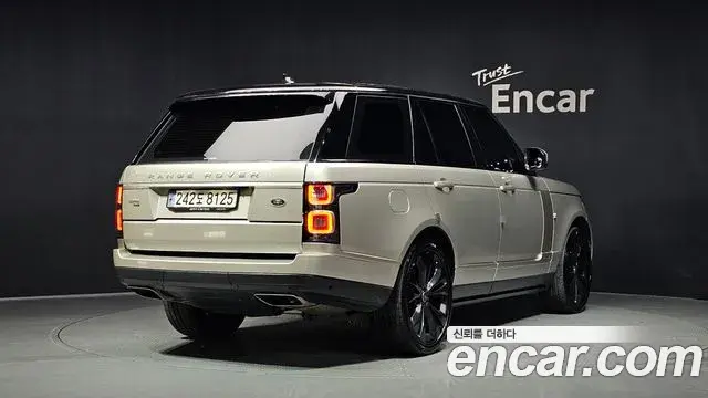 Land Rover Range Rover 2021 — Photo 1/38