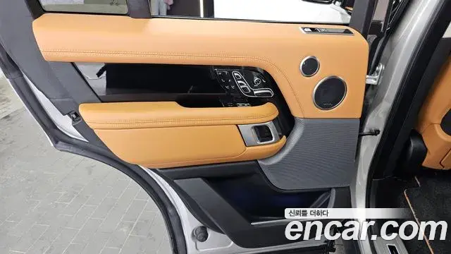 Land Rover Range Rover 2021 — Photo 34/38