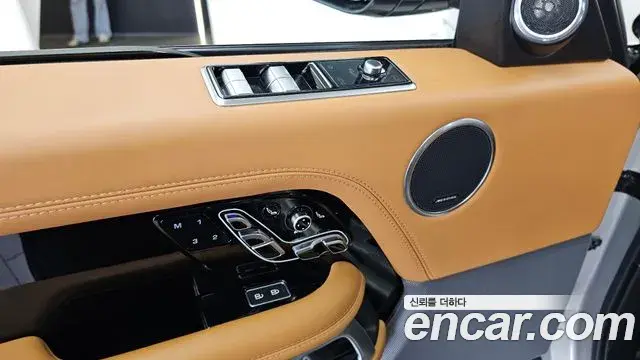 Land Rover Range Rover 2021 — Photo 15/38