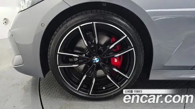 BMW 3 Series 2025 — Photo 19/35