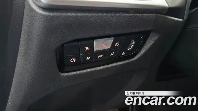 BMW 3 Series 2025 — Photo 12/35
