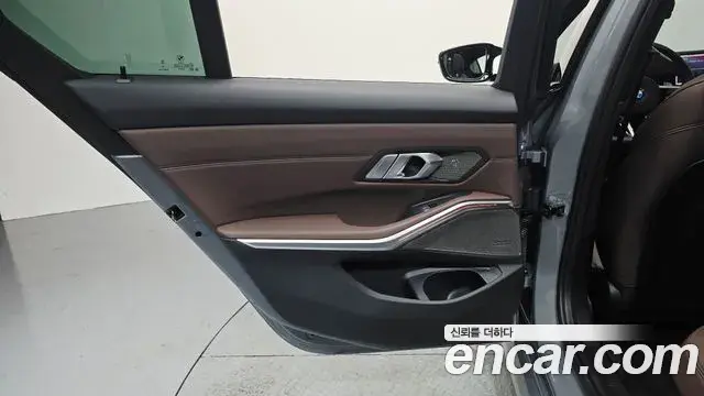 BMW 3 Series 2025 — Photo 30/35