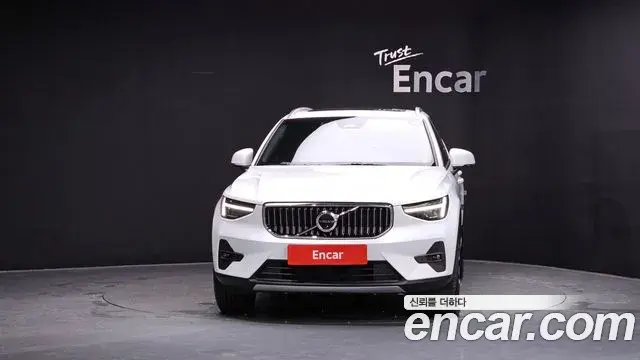Volvo XC40 2025 — ფოტო 10/20