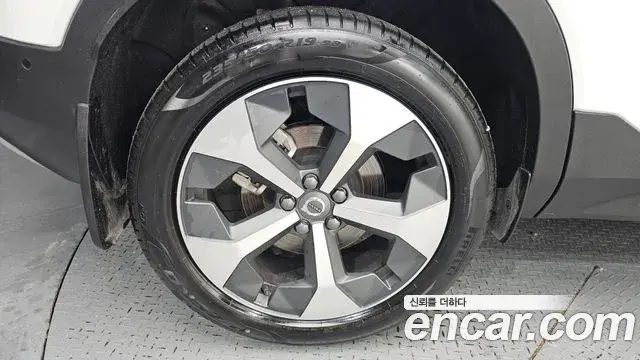 Volvo XC40 2025 — ფოტო 7/20