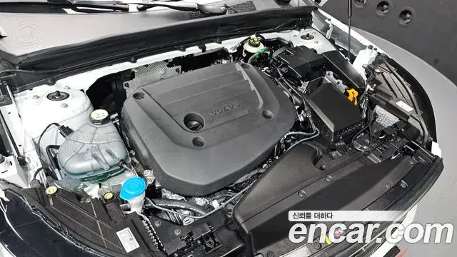 Volvo XC40 2025 — ფოტო 19/20