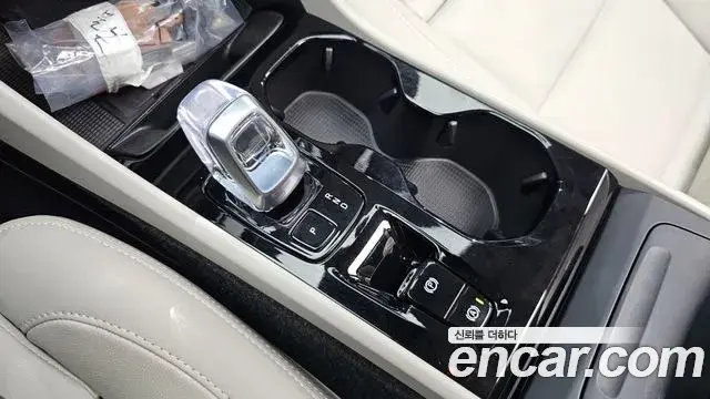 Volvo XC40 2025 — ფოტო 20/20