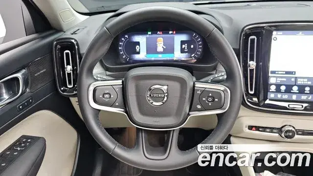 Volvo XC40 2025 — ფოტო 15/20