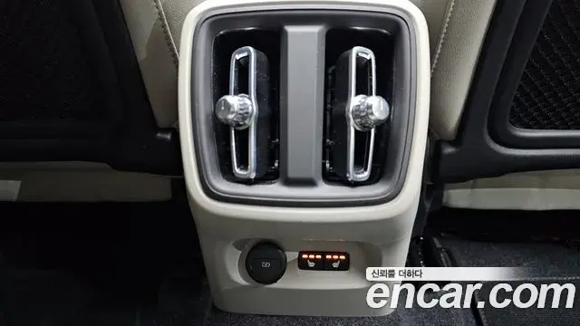 Volvo XC40 2025 — ფოტო 3/20