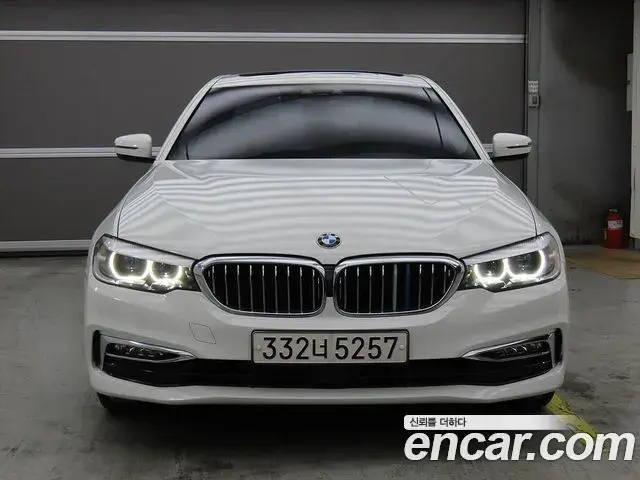 BMW 5 Series 2018 — Şəkil 12/20