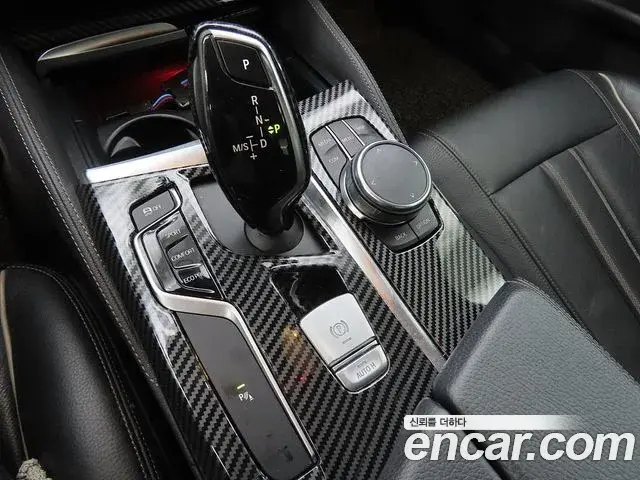 BMW 5 Series 2018 — Şəkil 8/20