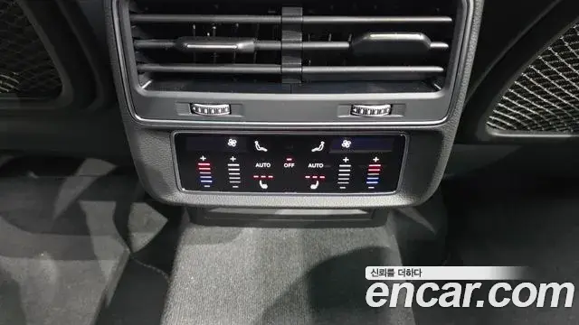 Audi Q8 2023 — Photo 16/20