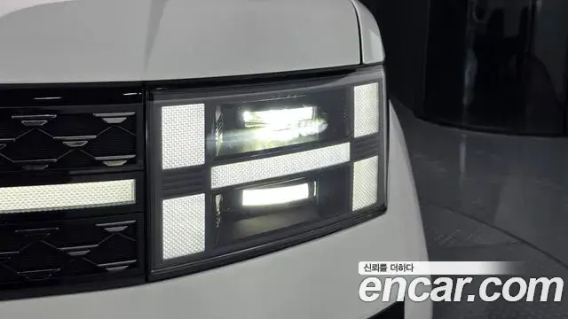 Hyundai Santa Fe 2023 — Photo 35/36