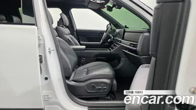 Hyundai Santa Fe 2023 — Photo 30/36