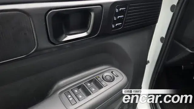 Hyundai Santa Fe 2023 — Photo 1/36