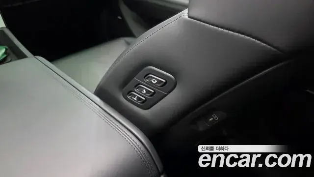 Hyundai Santa Fe 2023 — Photo 11/36