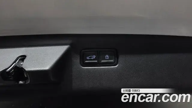 Hyundai Santa Fe 2023 — Photo 17/36