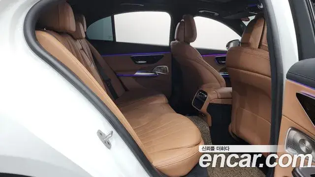Mercedes-Benz E-Class 2024 — Фото 11/20