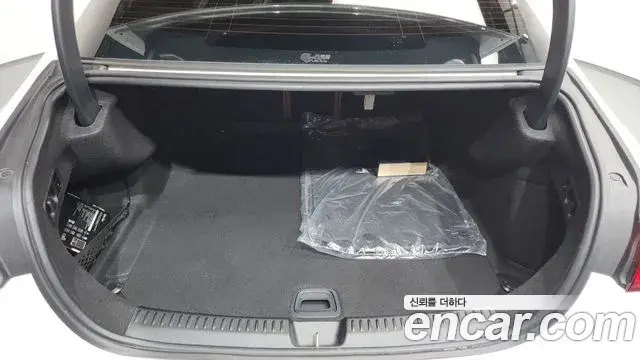 Mercedes-Benz E-Class 2024 — Фото 19/20
