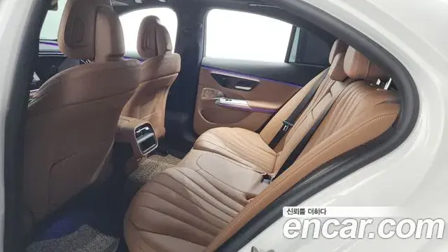 Mercedes-Benz E-Class 2024 — Фото 20/20