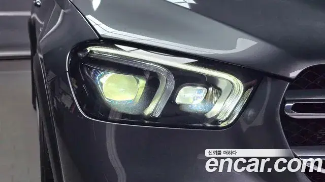 Mercedes-Benz GLE-Class 2021 — Şəkil 24/32