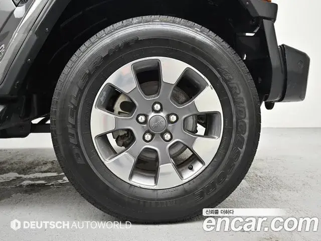 Jeep Wrangler 2019 — ფოტო 10/20