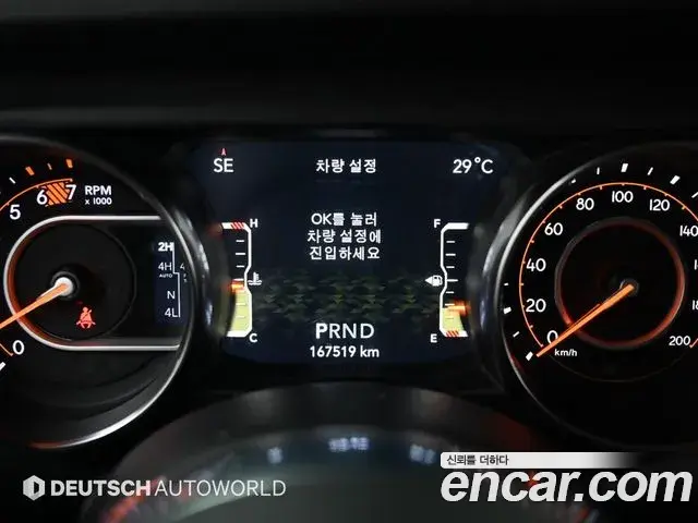 Jeep Wrangler 2019 — ფოტო 16/20