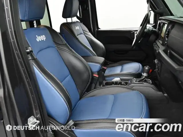 Jeep Wrangler 2019 — ფოტო 13/20
