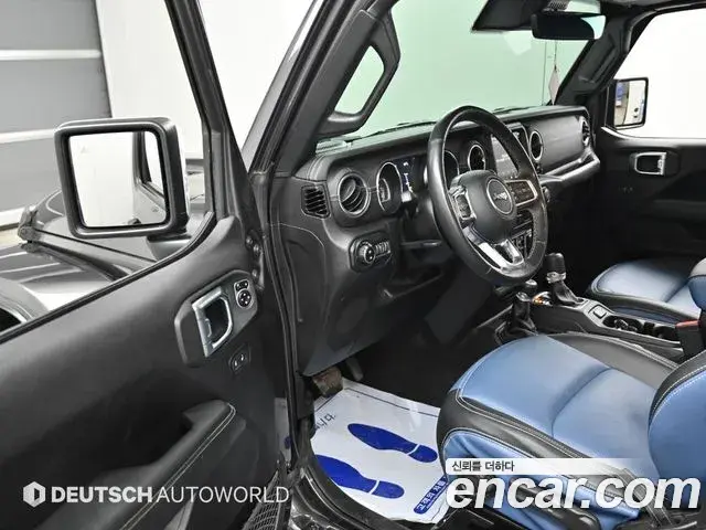 Jeep Wrangler 2019 — ფოტო 7/20