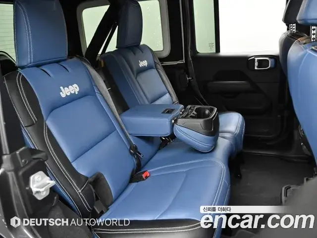 Jeep Wrangler 2019 — ფოტო 14/20