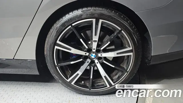 BMW 5 Series 2025 — Photo 26/33