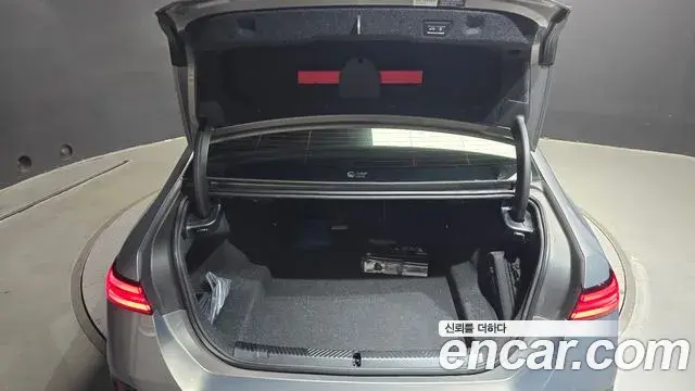 BMW 5 Series 2025 — Photo 18/33
