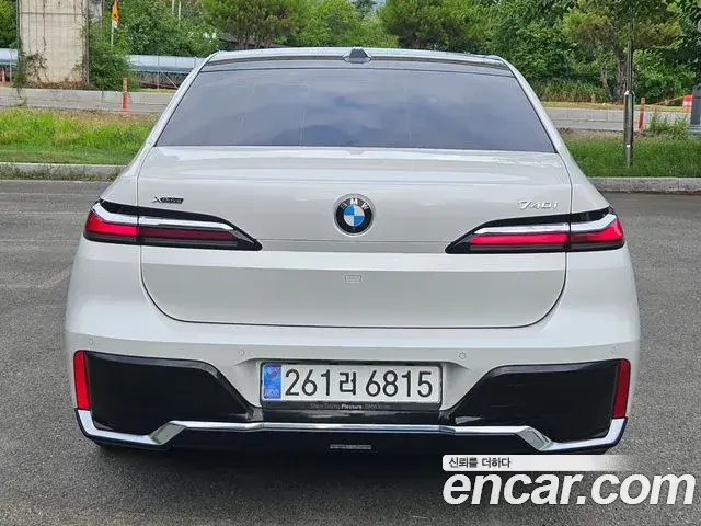 BMW 7 Series 2024 — ფოტო 10/20