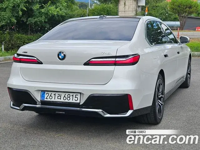 BMW 7 Series 2024 — ფოტო 17/20