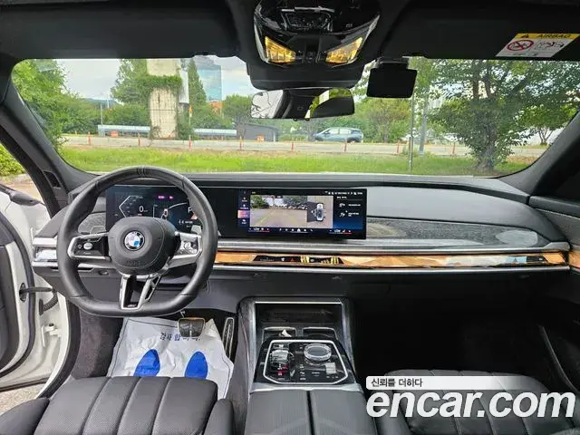 BMW 7 Series 2024 — ფოტო 14/20