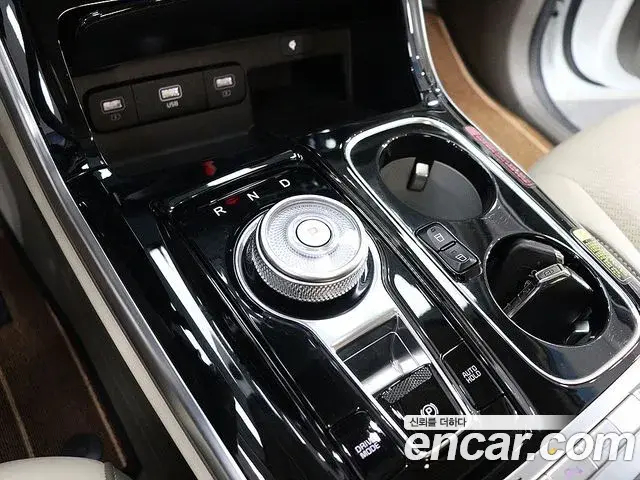 Kia Carnival 2023 — Фото 8/20