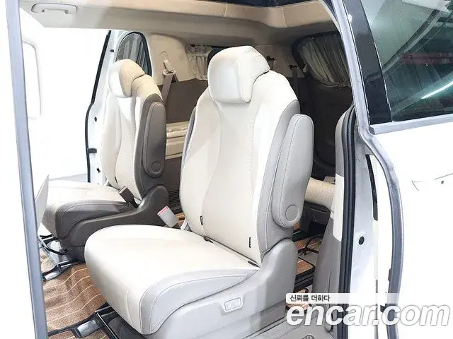 Kia Carnival 2023 — Фото 15/20