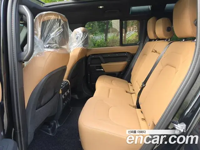 Land Rover Defender 2026 — ფოტო 14/20