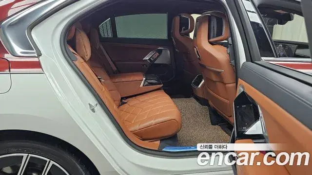 BMW 7 Series 2025 — Photo 23/34