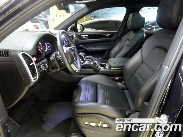 Porsche Cayenne 2019 — Photo 13/19