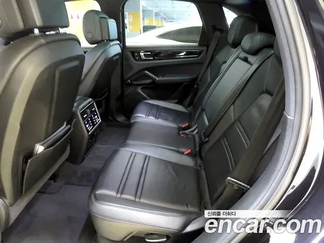 Porsche Cayenne 2019 — Photo 8/19