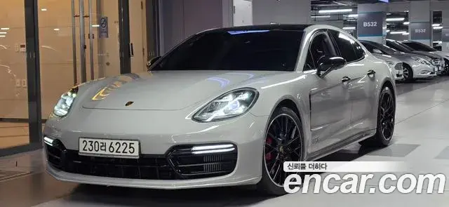 Porsche Panamera 2020 — ფოტო 2/20