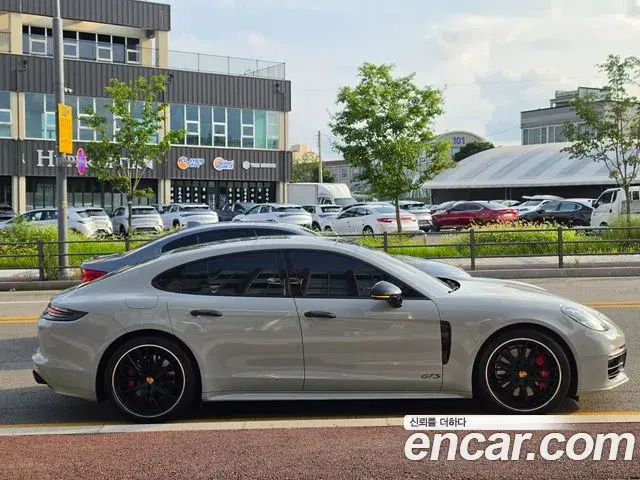 Porsche Panamera 2020 — ფოტო 15/20