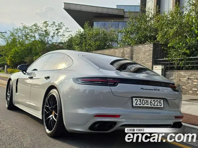 Porsche Panamera 2020 — ფოტო 11/20