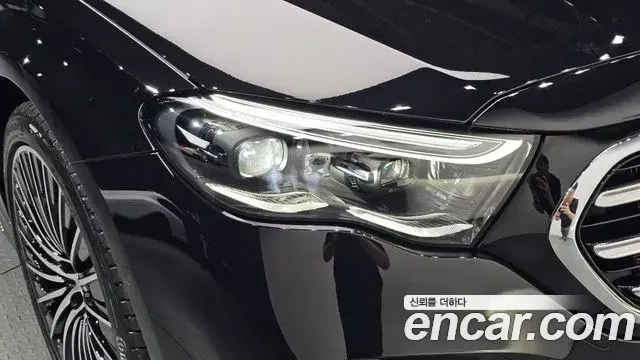 Mercedes-Benz E-Class 2024 — Photo 13/33