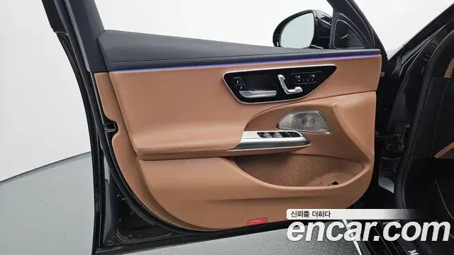 Mercedes-Benz E-Class 2024 — Photo 1/33