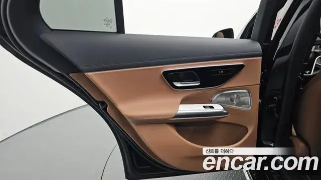 Mercedes-Benz E-Class 2024 — Photo 2/33