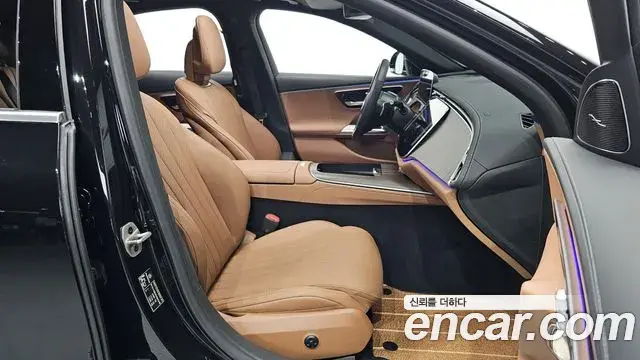 Mercedes-Benz E-Class 2024 — Photo 23/33