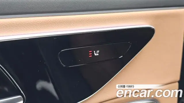 Mercedes-Benz E-Class 2024 — Photo 32/33