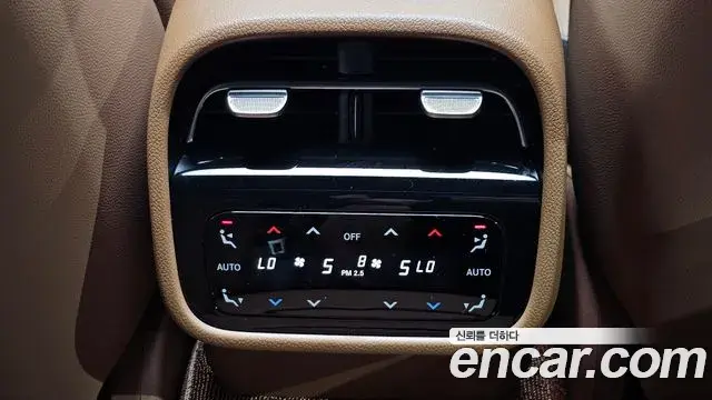 Mercedes-Benz E-Class 2024 — Photo 22/33