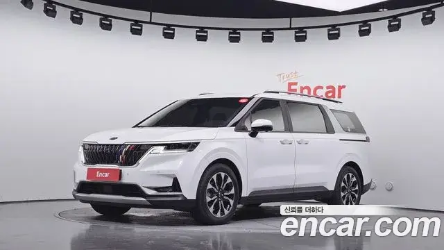 Kia Carnival 2021 — Фото 1/20